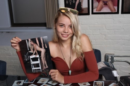 Tabitha Elm autograph, item MO15011