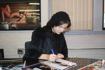 Veronica LaVery autograph
